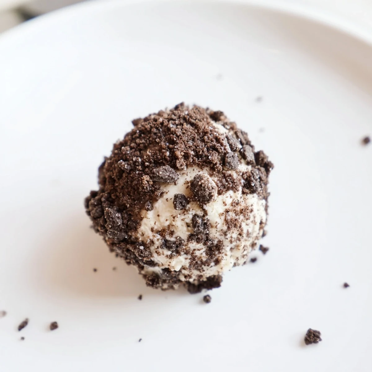 Imagine sweet, no-bake Cream Cheese Oreo Protein Balls: a delicious, healthy snack with cookie pieces and protein.