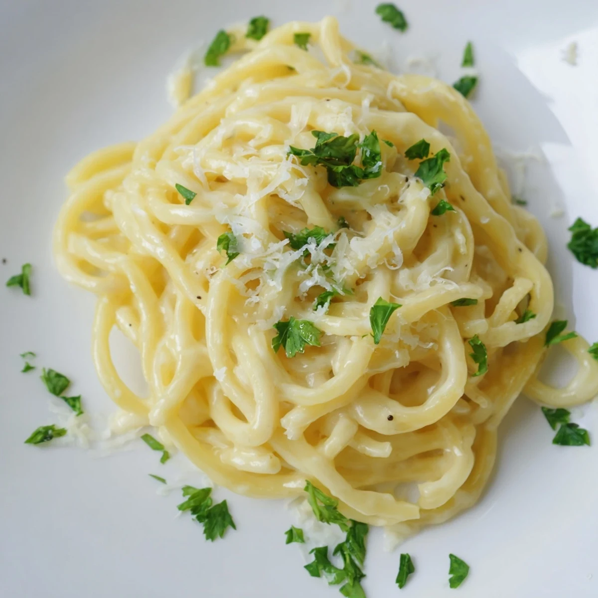 A delicious bowl of Ramen Carbonara Hack features creamy noodles and crispy bacon bits.