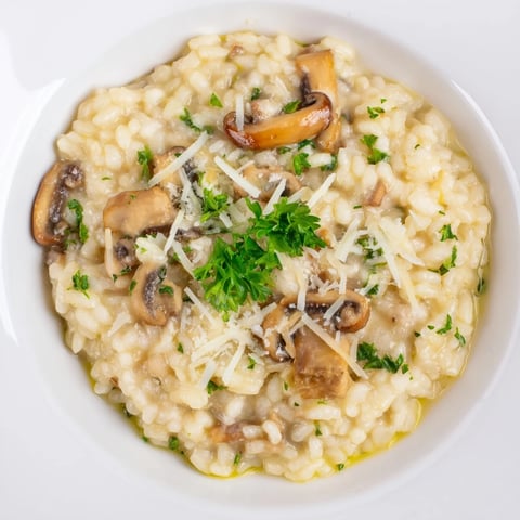 Creamy risotto with mushrooms, a warm, comforting Italian meal, ready to enjoy.